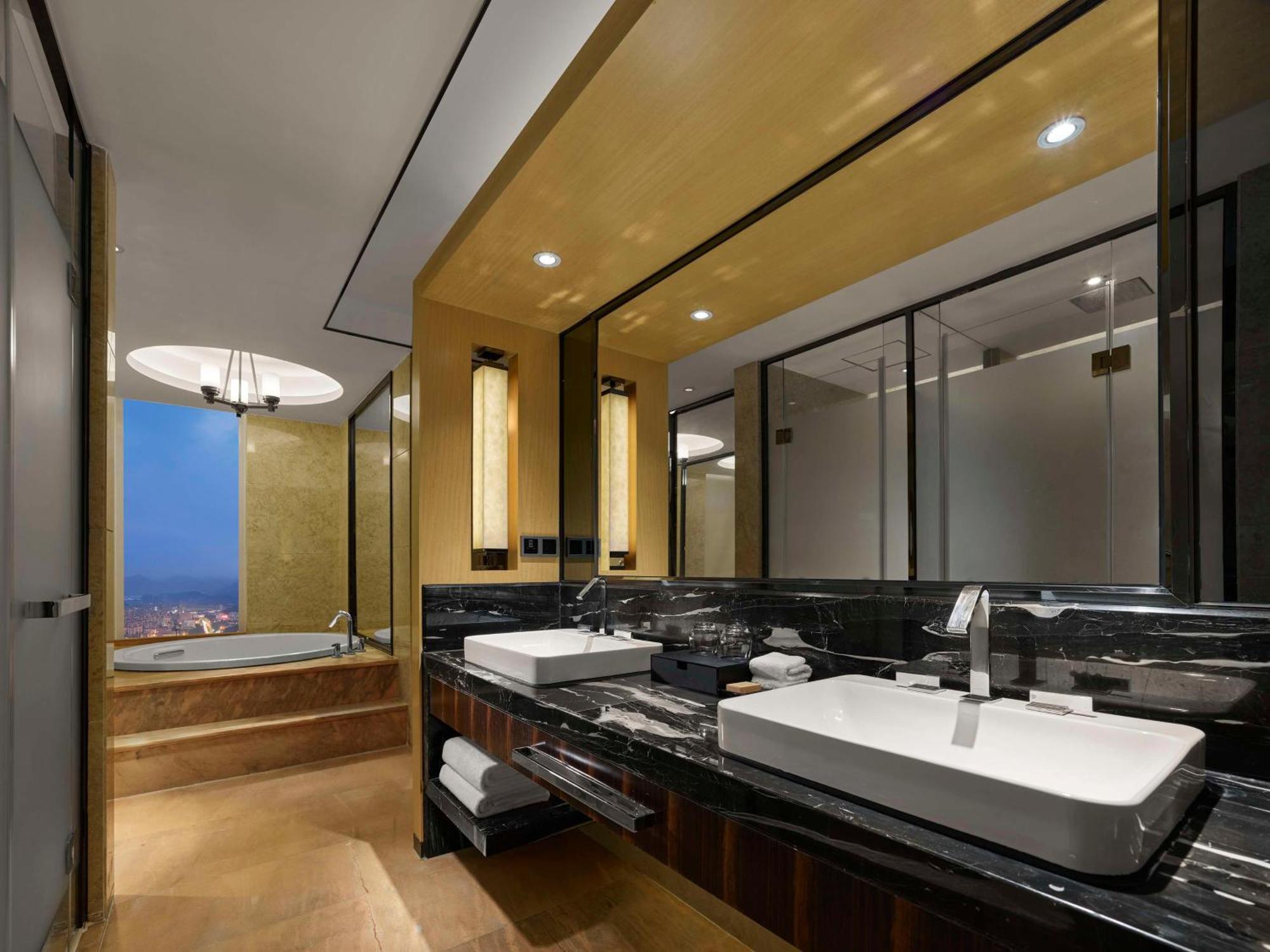 Hilton Zhongshan Downtown Екстер'єр фото